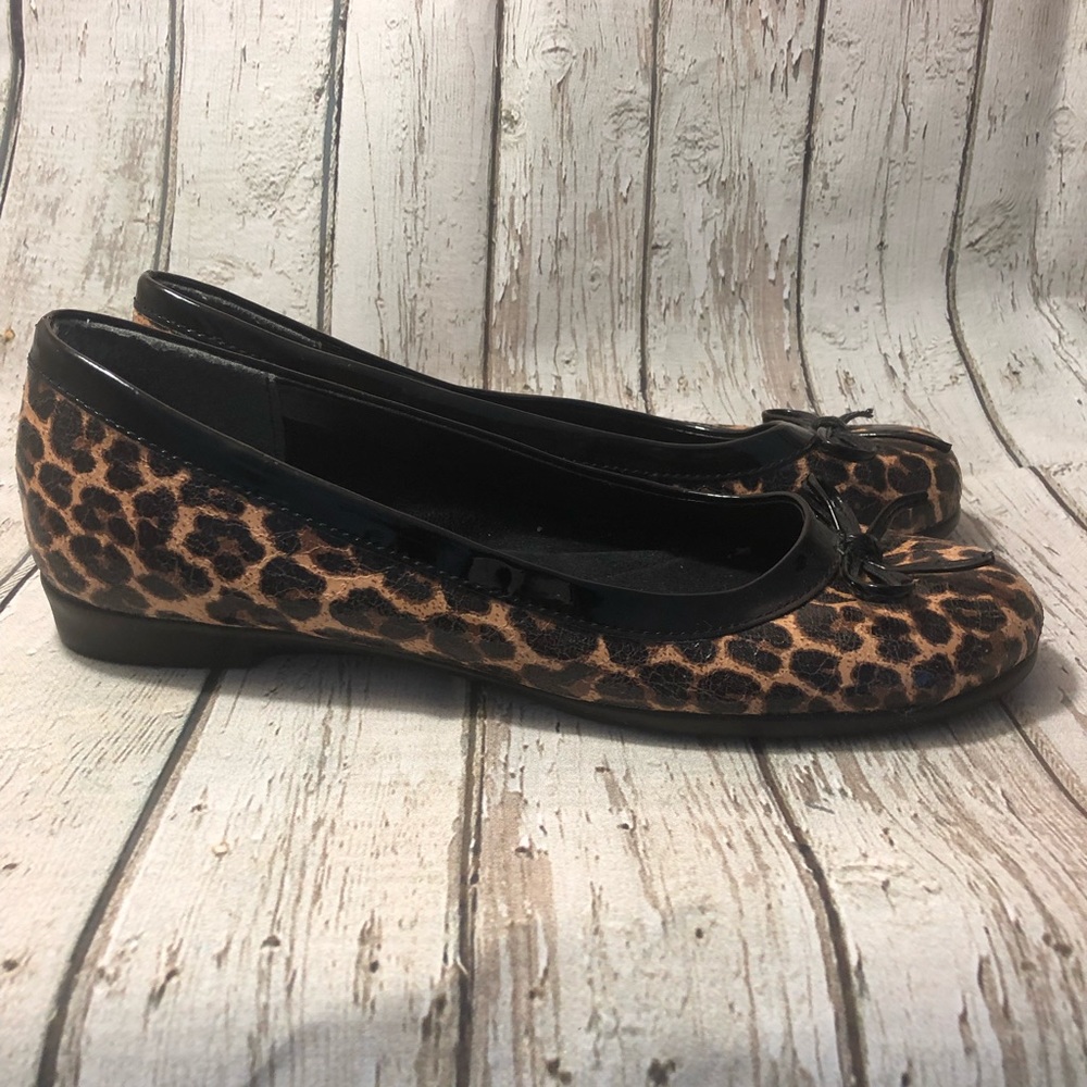 A2 by aerosoles Cheetah Flats size 8